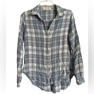 Cloth & Stone Coronet Frayed Hem Button Down 
Size: Small